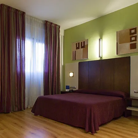מלון La Borona 4*